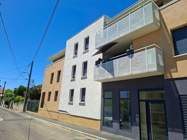 Location Studio meublé de 24 m2 avec terrasse et parking privatif proche gare