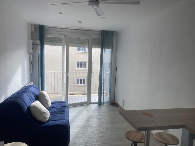 Location STUDIO MEUBLE entièrement rénové | Clémenceau Gestion Immobilière