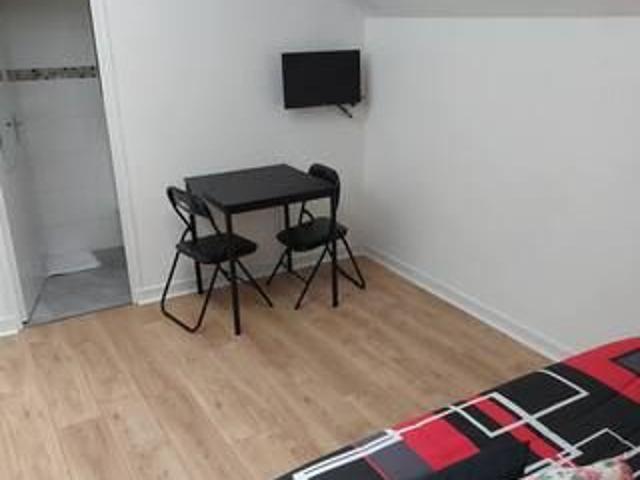Location Studio meublé face gare