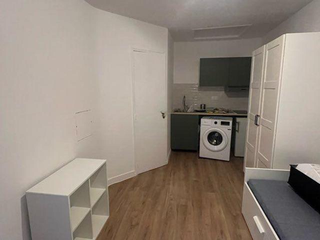 Location studio meublé refait à neuf Paris 19