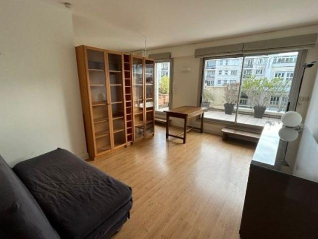 Location Studio rénové e Paris 14ème