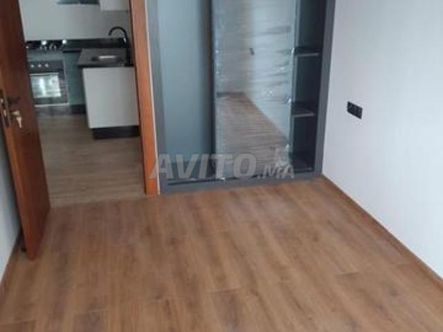 Location studio vide neuf sur roches noirs