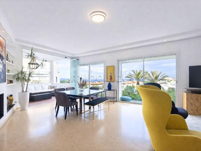 Location sublime appartement 180m2 avec terrasse et vue sur mer Ain Diab, Casablanca