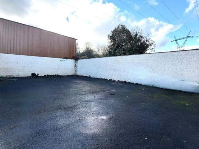 Location Surface diverse 171 m²