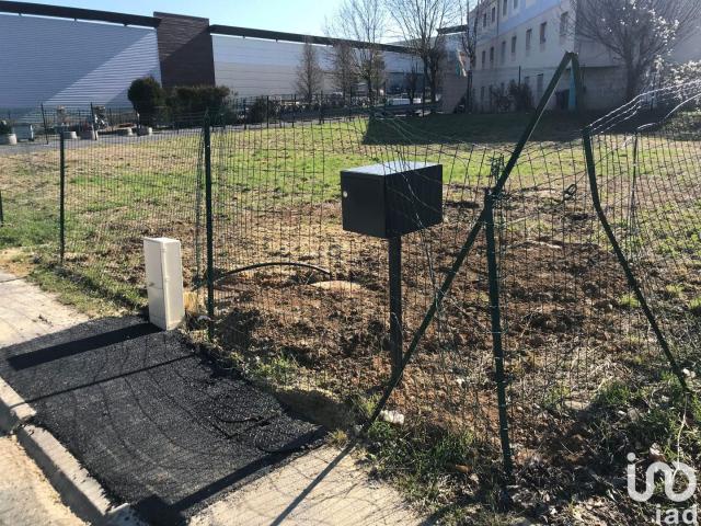 Location Surface diverse 705 m²