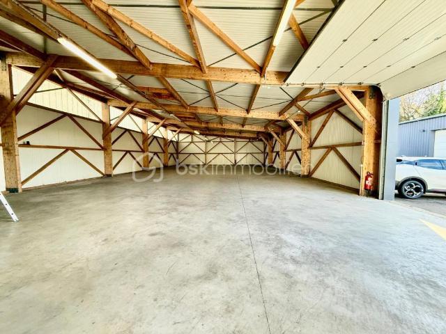 LOCAUX 2 BATIMENTS D'ACTIVITE STOCKAGE de 247 m² et 520 m² implantés sur un terrain de 2550 m²