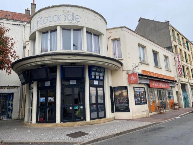 Locaux commerciaux: Cinéma, appartement et restaurant