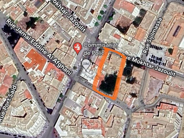 Locaux commerciaux, appartements terrain de 500m2 en vente à Bd Derfoufi. Superficie 1000 m². Système de climatisation