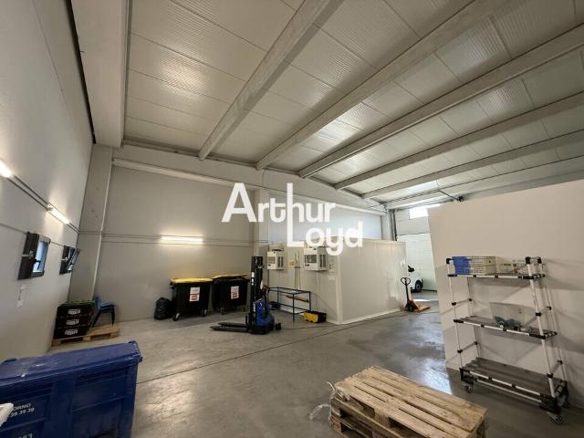 Locaux d'activité à louer Fréjus Proche autoroute et 3 parkings
