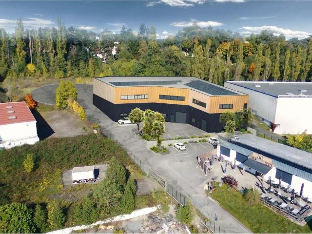 Locaux d'activité à vendre L'Étrat Proche échangeur A72