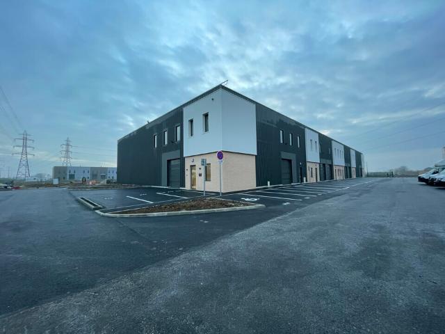 Locaux d'activité à vendre Persan Proximité A16 et N185