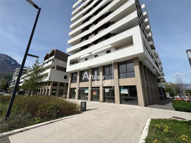 Locaux d'activité et commerces à vendre Le Pont de Claix Proche A480