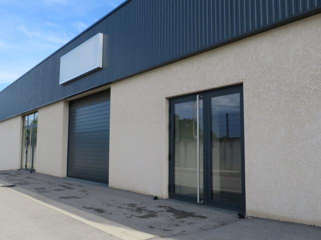 locaux d'activité: 1385 euros HT HC