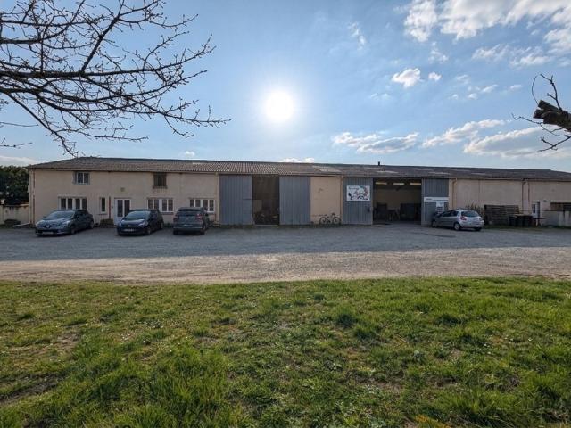 Locaux d'activité 884m² Deyme
