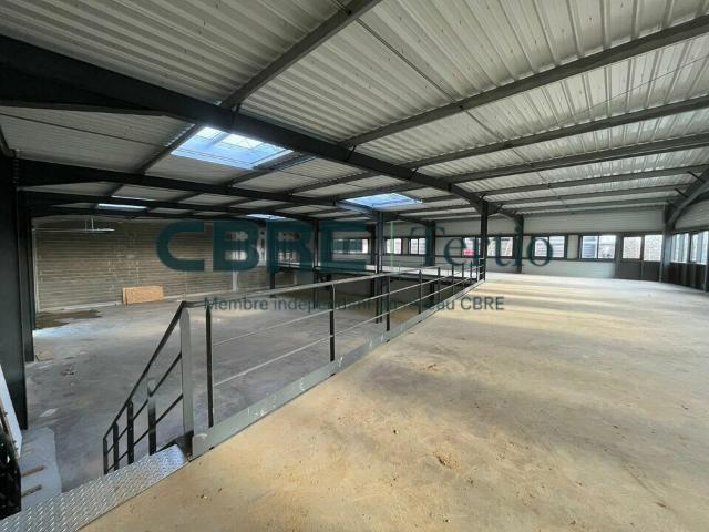 Locaux d'activités neufs à vendre Saint Cyr sur Loire Proche rocade et Auchan