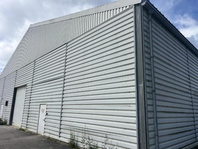 Locaux de 800 m2