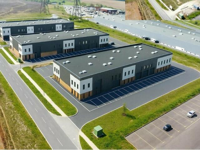 Locaux mixtes activités bureaux à vendre Persan Proche RN1 et A16