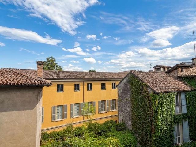 Locazione Appartamento di 150 mq in Centro Storico – Palazzo Signorile