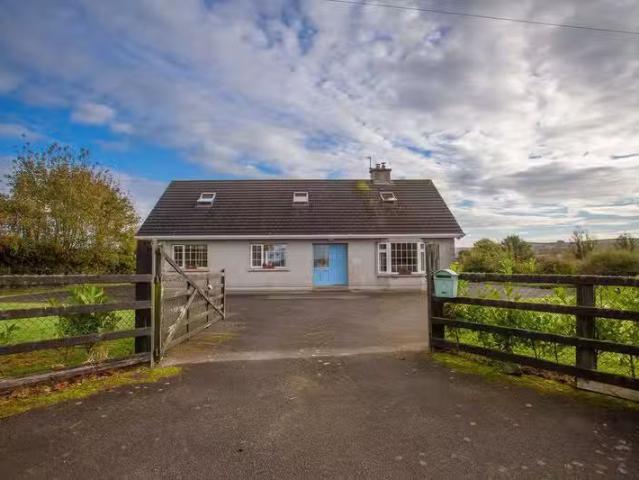 Loch Gormain House, Coole, Gortnahoe, New Birmingham, Co. Tipp.