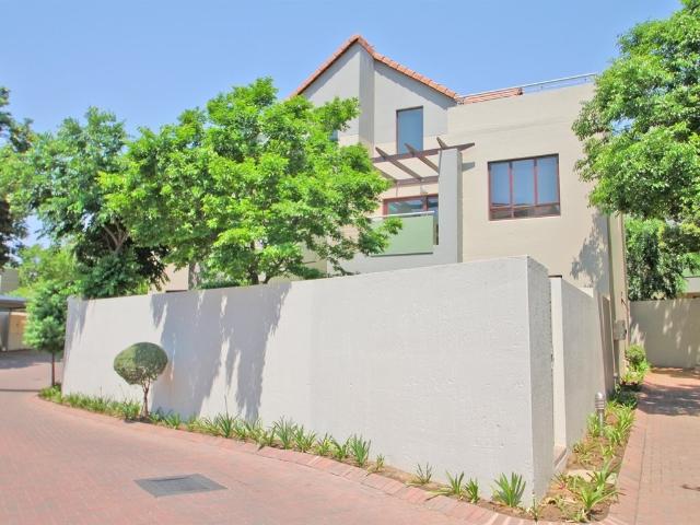 Lock up and go in convenient Broadacres!