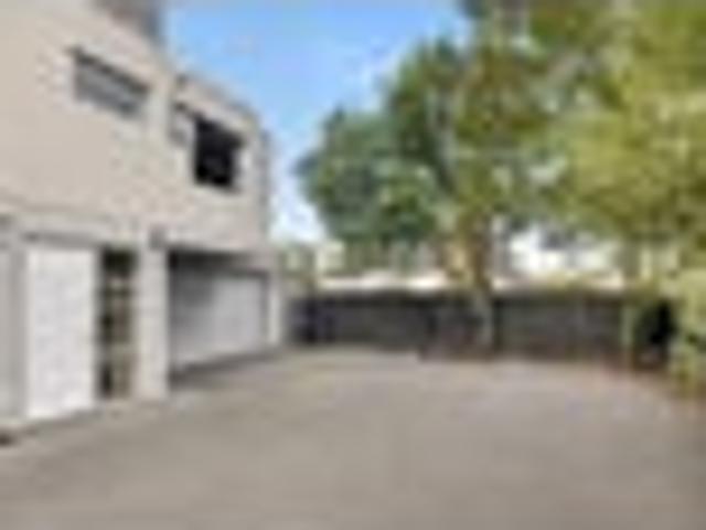 Lock up and leave, int.double garage, investment