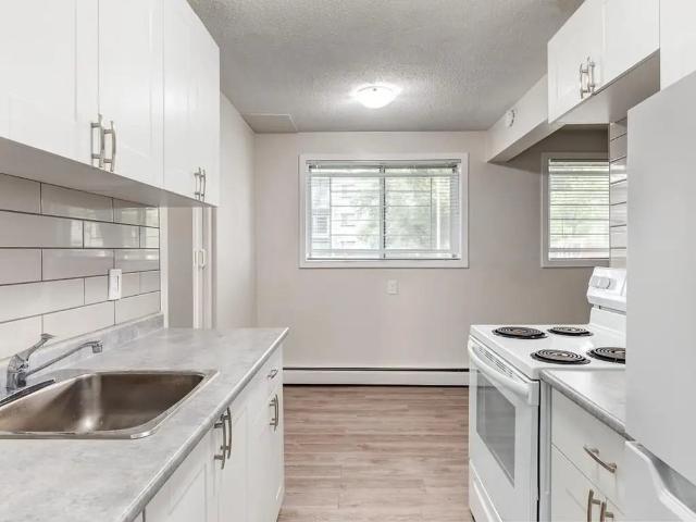 Lockwood Apartments 1 Bedroom Apartment for Rent at 12408 117 Ave Nw, Edmonton, AB T5M 3G7 Inglewood