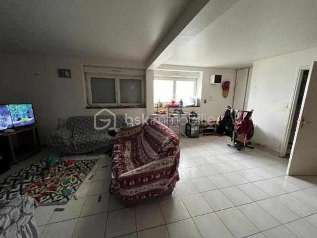 LOCMINE / Appartement T3 de 84m2 avec cave et une place de stat