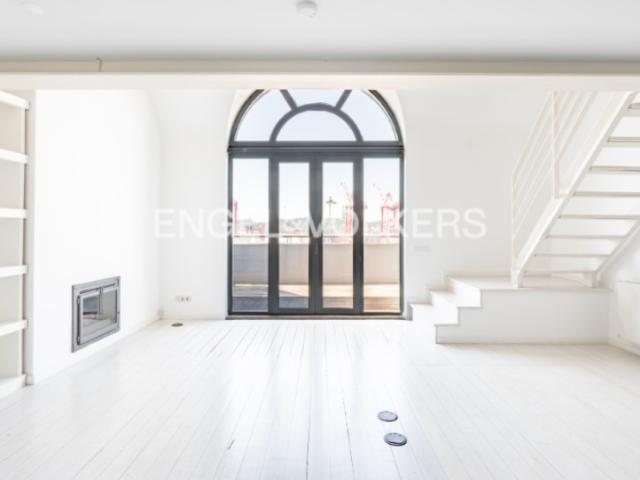 Loft moderno e luminoso