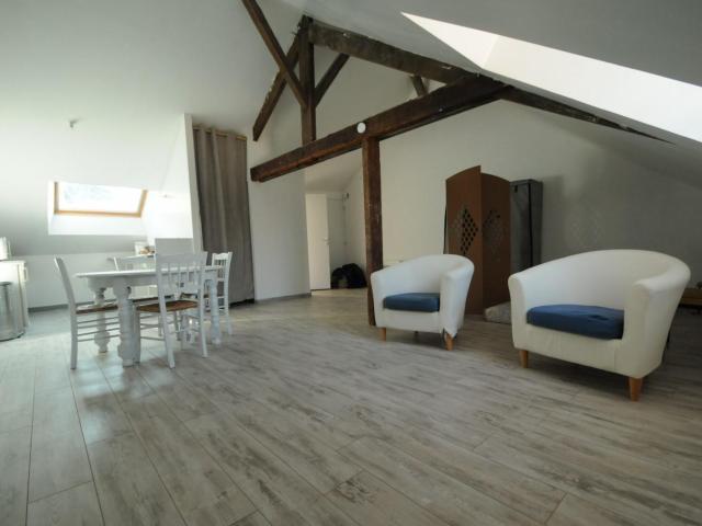 Loft moderrne et lumineux, calme en ville