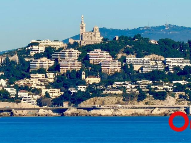 Loft ou local commercial à aménager situé au port de la Madrague de Montredon 13008 MARSEILLE