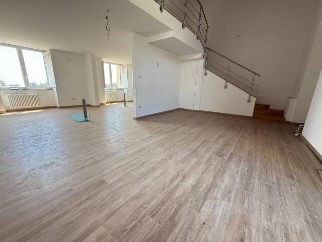 Loft / Open Space in affitto a Caserta CE