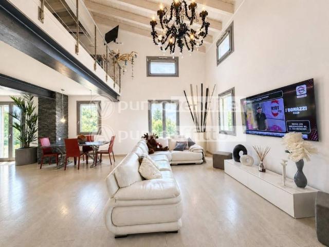 Loft / Open Space in vendita a Lucca LU