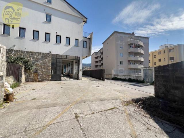 Loft / Open Space in vendita a Trieste TS