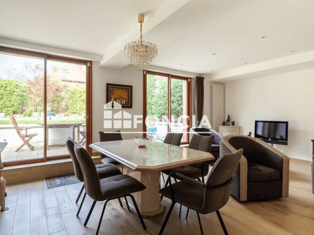 Loft aux finitions soignées