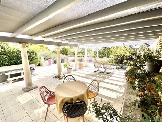 Loft avec belle terrasse