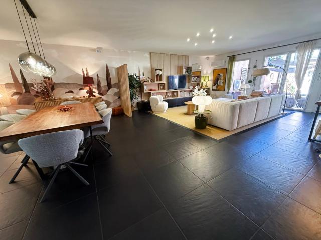 LOFT avec jardinet, et piscine intérieure garage