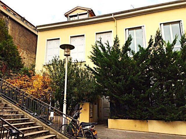 LOFT avec terrasse, atypique, beaucoup de cachet