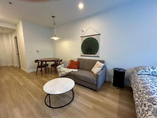 ✨ Loft à louer – Bishop Embassy Centre ville de MTL ✨