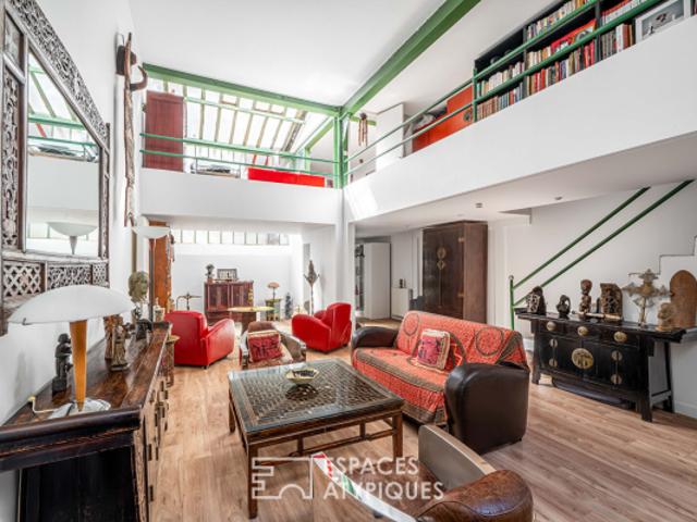 Loft à l'esprit atelier en arrière cour d'un ancien bâtiment industriel