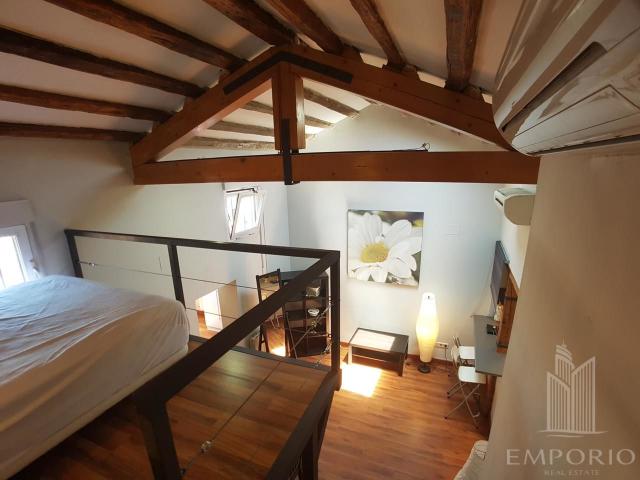 Loft abuhardillado en alquiler Chueca