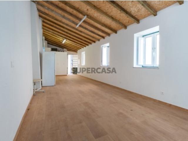 Loft com enorme potencial de transformação