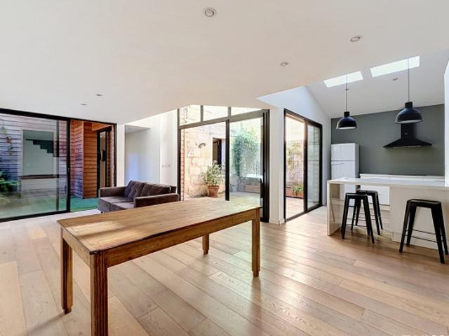 Loft contemporain avec terrasse, patio et garage – Bordeaux Sa