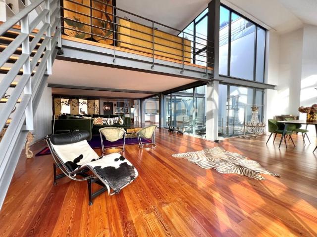 Loft Duplex na Avenida 24 de Julho, Lisboa. 0m² Estrela