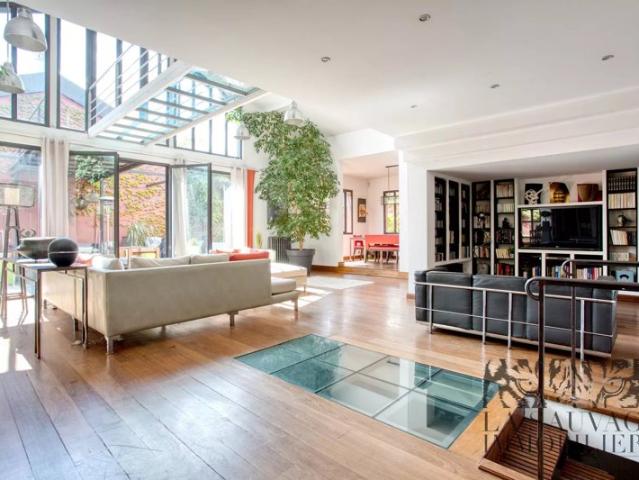 Loft d'architecte de 508 m² avec 230 m² terrasses et patios Porte de Paris Usage mixte
