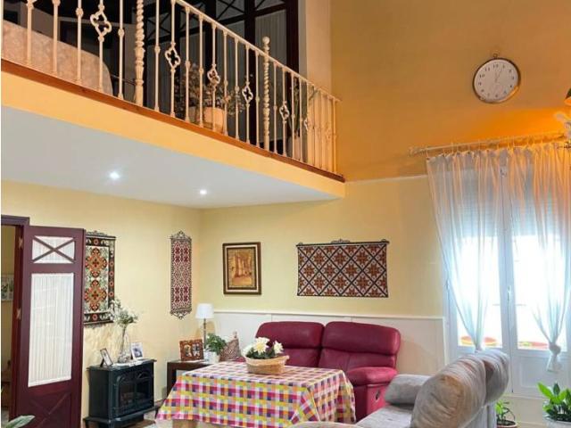 LOFT DE AUTOR CON ALTILLO, DOBLE ALTURA Y 2 DORMITORIOS — DISEÑO EXCLUSIVO