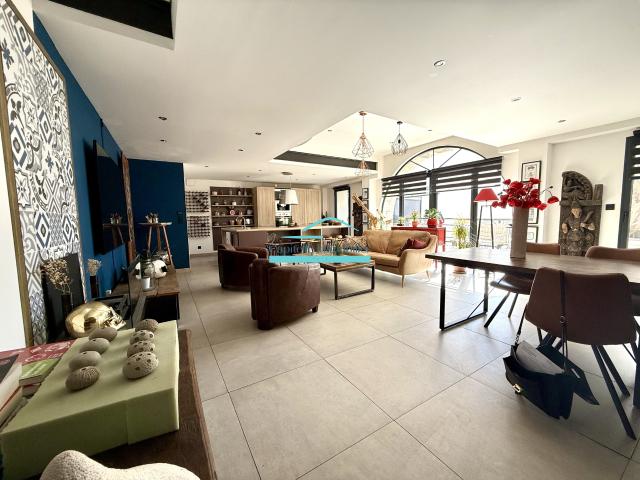 Loft de caractère 110m2 avec Terrasse et garage Mireval