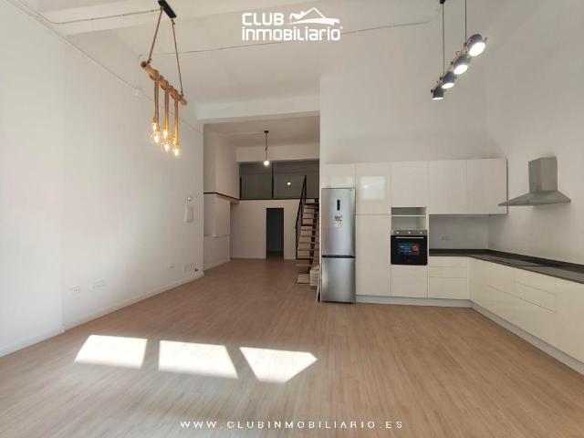 Loft de diseño con doble altura en pleno corazón de El Toscal