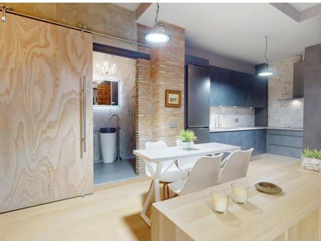 Loft de diseño de una habitación y despacho profesional en Marbella