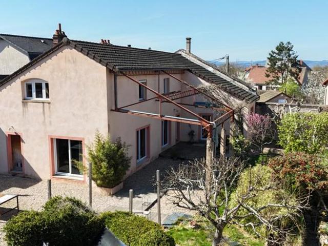 Loft de 200 m² sur 1 097 m² de terrain entièrement clos de murs avec dépendances