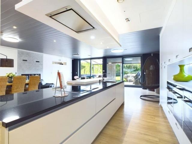 Loft d'exception avec espace professionnel polyvalent